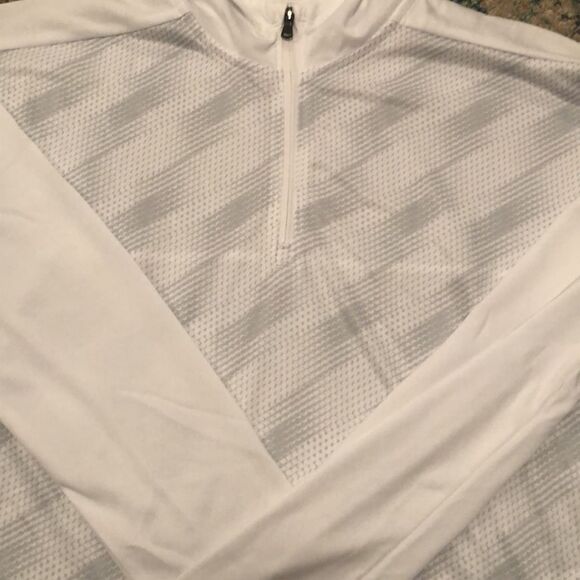 New Under Armour Hooded Shirt - Picture 2 of 7